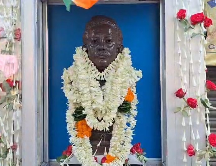 বিকাশ বসুর মৃত্যুদিনে আবেগঘন শ্রদ্ধাঞ্জলি, কান্নায় ভেঙে পড়লেন বিধায়ক মঞ্জু বসু