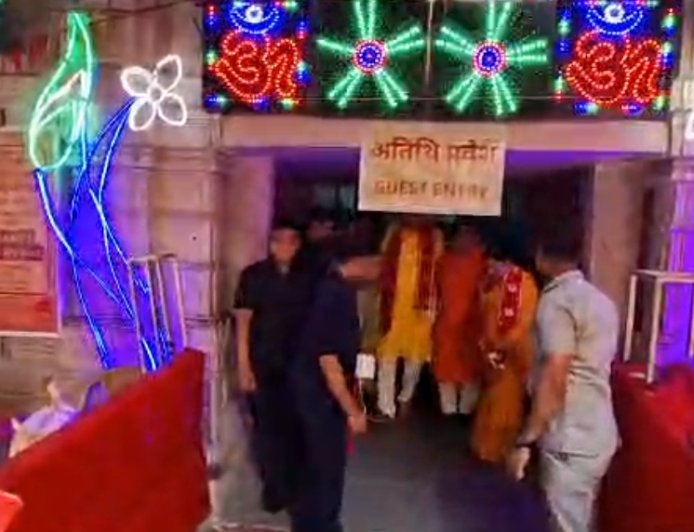 হনুমান জয়ন্তীতে লেকটাউন মন্দিরে পুজো, মনোনয়নের আগে আশীর্বাদ নিলেন সুজিত বোস