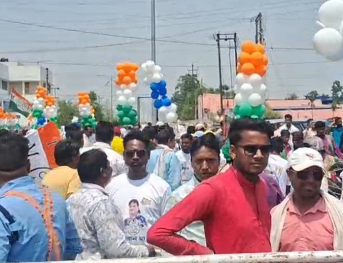 আসানসোলে মলয় ঘটকের সমর্থনে দেবের রোড শো, জনসমাগমে জমজমাট প্রচার