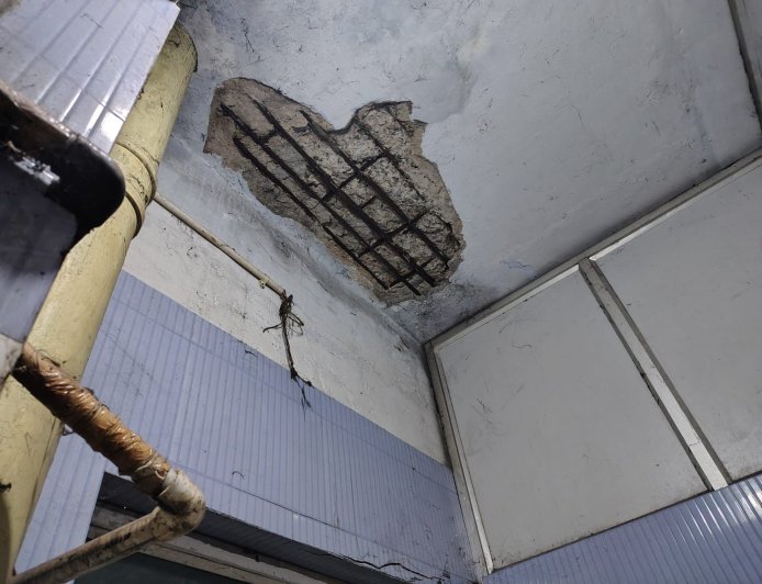 এনআরএসে সিসিইউ-তে ছাদের চাঙড় ভেঙে পড়ল, অল্পের জন্য রক্ষা ১২ রোগী