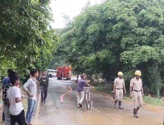 দুর্গাপুরে গ্যাস পাইপলাইন ফেটে চাঞ্চল্য, দমকলের তৎপরতায় বড়সড় বিপদ এড়ানো গেল