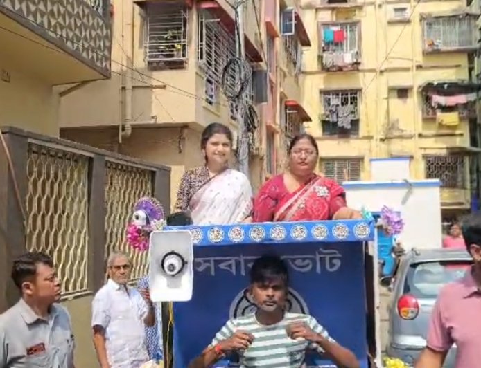 রবিবার সকালে জমজমাট প্রচারে অদিতি মুন্সি, পুজো-সঙ্গীতেই জনসংযোগ