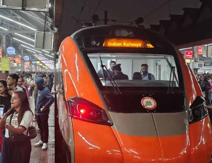 বন্দে ভারতের খাবারে আরশোলা, ১০ লক্ষ টাকা জরিমানা ভেন্ডরকে