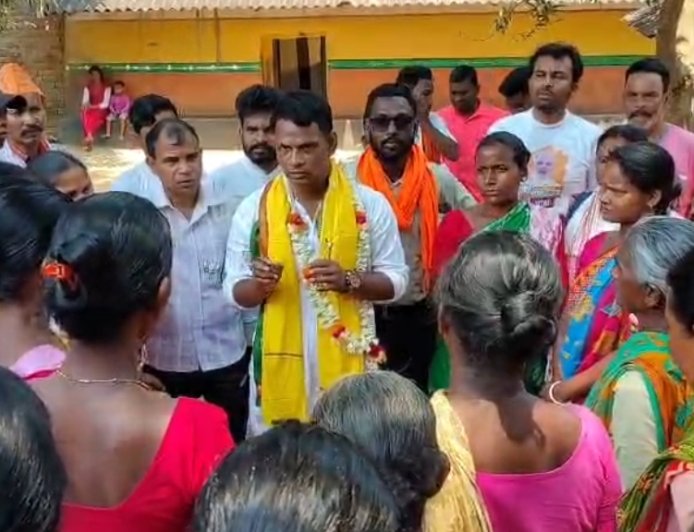 প্রচারের মাঝেই মানবিক মুখ, অসুস্থ কর্মীর চিকিৎসায় এগিয়ে এলেন ডাঃ প্রণত টুডু