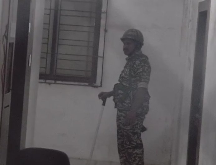 ভোটের মুখে রেশন দুর্নীতি মামলায় ইডির ঝটিকা অভিযান, একযোগে ১২ জায়গায় তল্লাশি