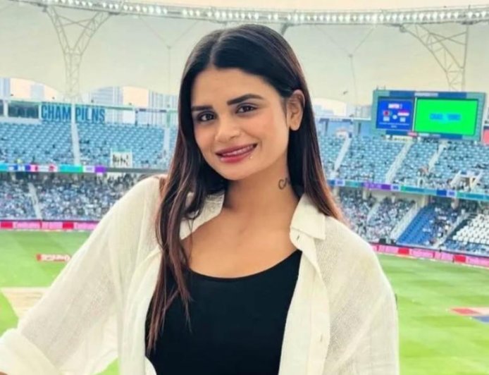 কেকেআরকে নিয়ে রসিকতা করে বিপাকে শ্রেয়সের বোন