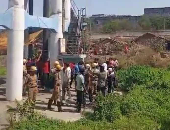 প্রেম ভাঙার যন্ত্রণায় জল ট্যাঙ্কে যুবক, সাংবাদিকের তৎপরতায় রক্ষা পেল প্রাণ