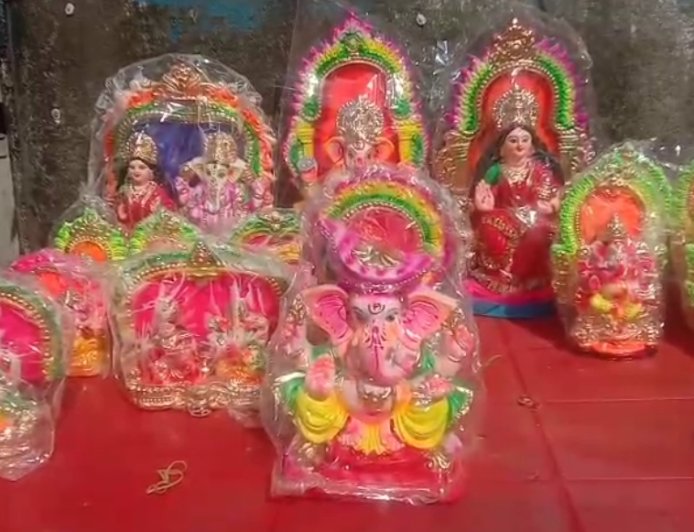 বাংলা নববর্ষের প্রাক্কালে শিলিগুড়িতে জমে উঠছে ফলের বাজার, কেনাকাটায় ব্যস্ত শহরবাসী