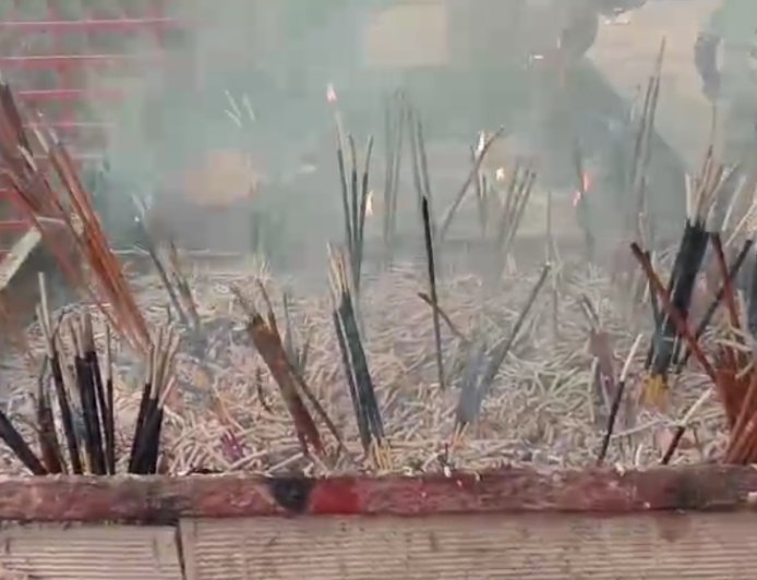 নববর্ষের সূচনায় মন্দিরে ভক্তদের ঢল, শিলিগুড়িতে উৎসবের আবহ