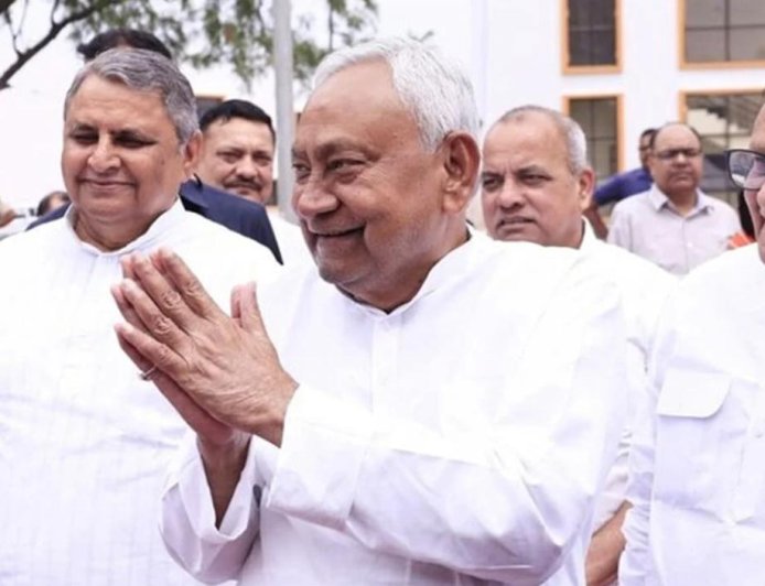 বিহারের মুখ্যমন্ত্রী পদে ইস্তফা নীতীশের