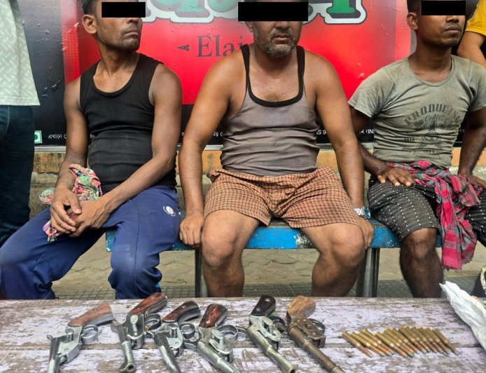 ভোটের মুখে খাস কলকাতায় অস্ত্র উদ্ধার, STF-এর অভিযানে চাঞ্চল্য