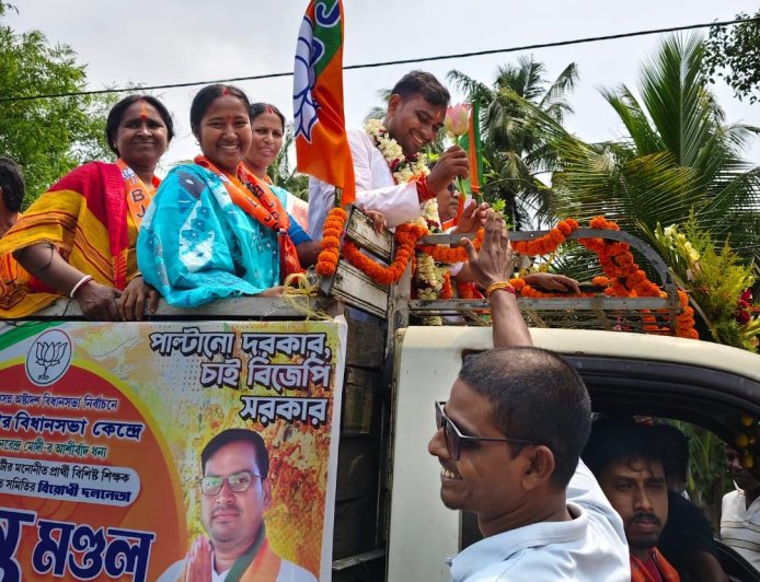 সাগরের মহাযুদ্ধে সুমন্তর 'পাওয়ার শো'; কয়েকশো টোটো ও হুডখোলা গাড়িতে গ্রাম দাপালেন বিজেপি প্রার্থী, লড়াই এবার ত্রিমুখী