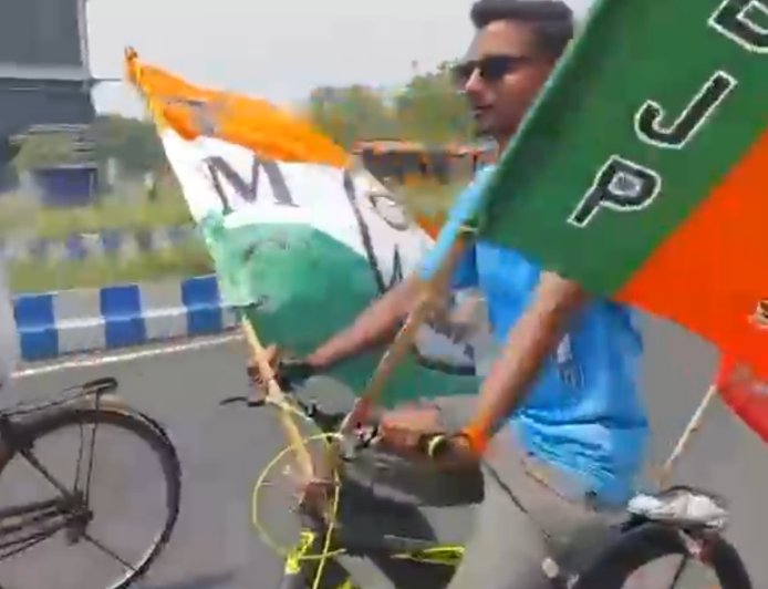 দলাদলি ভুলে শান্তির বার্তা, এক সাইকেলে তিন দলের পতাকা ঘুরে বেড়াচ্ছে বর্ধমানে