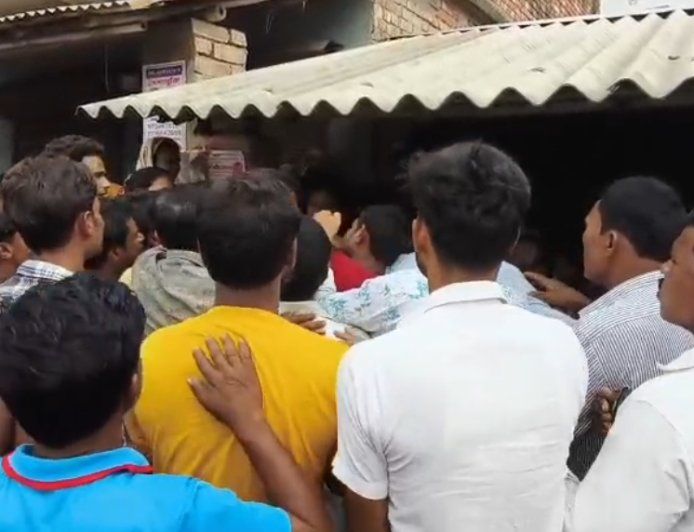 বিএলও-র গাফিলতিতে ভোেট বঞ্চিত তরুণী, পরদিন স্লিপ পৌঁছতেই গ্রামজুড়ে বিক্ষোভ  মালদা।