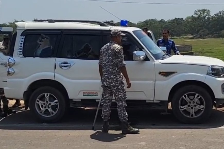 ইংরেজবাজারে উত্তেজনা, পথ অবরোধ ঘিরে পুলিশের গাড়ি ভাঙচুর, চালক আক্রান্ত