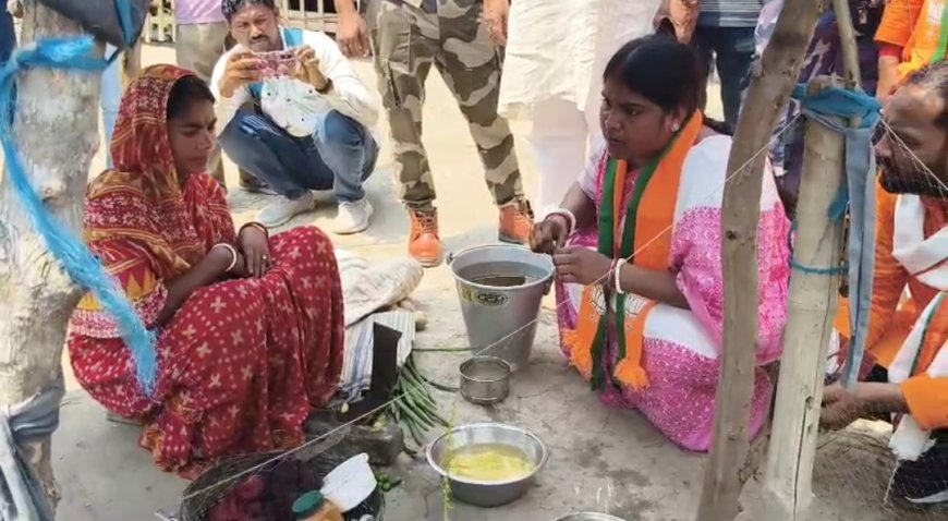 নির্বাচনী প্রচারে মানুষের দুয়ারে রেখা পাত্র, শুনলেন সুখ-দুঃখের কথা