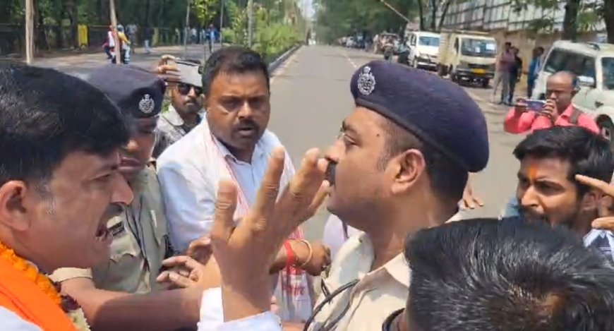 দুর্গাপুরে মনোনয়ন ঘিরে উত্তেজনা, স্লোগান যুদ্ধে মুখোমুখি বিজেপি-তৃণমূল