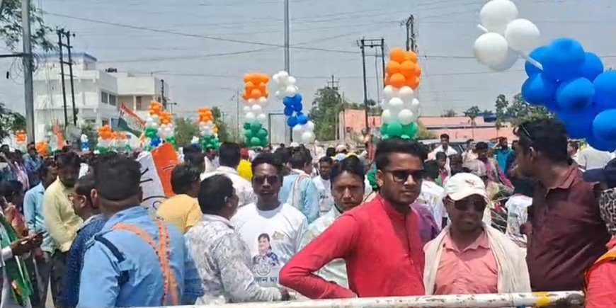 আসানসোলে মলয় ঘটকের সমর্থনে দেবের রোড শো, জনসমাগমে জমজমাট প্রচার