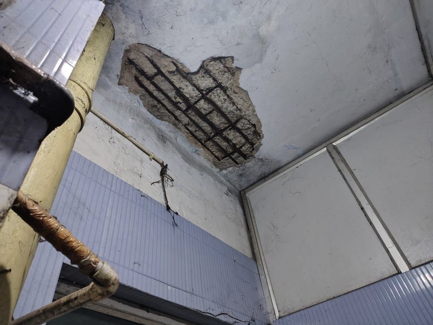 এনআরএসে সিসিইউ-তে ছাদের চাঙড় ভেঙে পড়ল, অল্পের জন্য রক্ষা ১২ রোগী