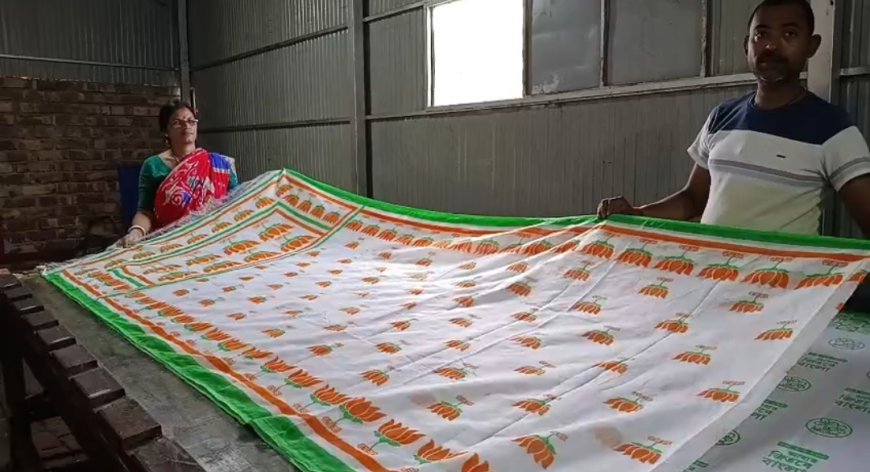ভোটের রঙে শাড়ি! দলীয় প্রতীক-স্লোগানে চাহিদা তুঙ্গে, ব্যস্ত শান্তিপুরের তাঁত শিল্পীরা