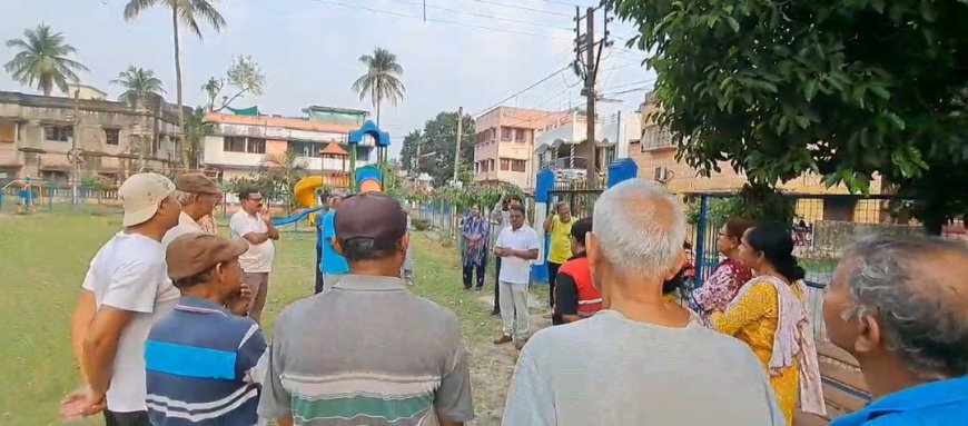 হাসির মঞ্চেই প্রচার, কল্যাণীতে লাফিং ক্লাবে তৃণমূল প্রার্থী অতীন্দ্রনাথ মণ্ডল