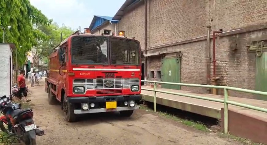 নৈহাটির নদিয়া জুট মিলে ভয়াবহ অগ্নিকাণ্ড, এখনও জ্বলছে পাট গোডাউন