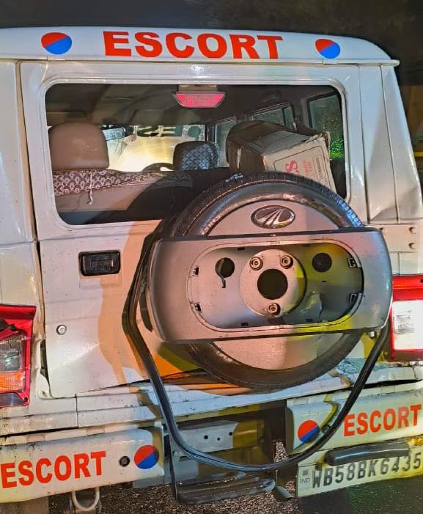 অল্পের জন্য রক্ষা অধীর চৌধুরীর, প্রচার শেষে ফেরার পথে কনভয়ে দুর্ঘটনা