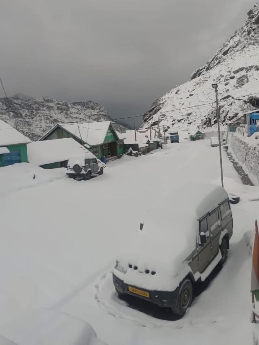 তুষারপাতে বিপর্যস্ত সিকিম, সাদা চাদরে মোড়া সান্দাকফুতে মুগ্ধ পর্যটকরা