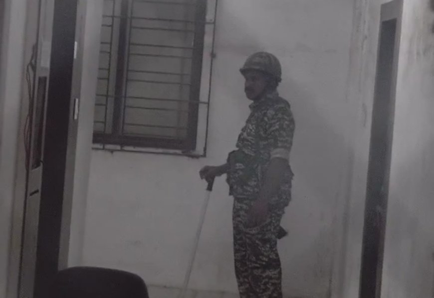 ভোটের মুখে রেশন দুর্নীতি মামলায় ইডির ঝটিকা অভিযান, একযোগে ১২ জায়গায় তল্লাশি