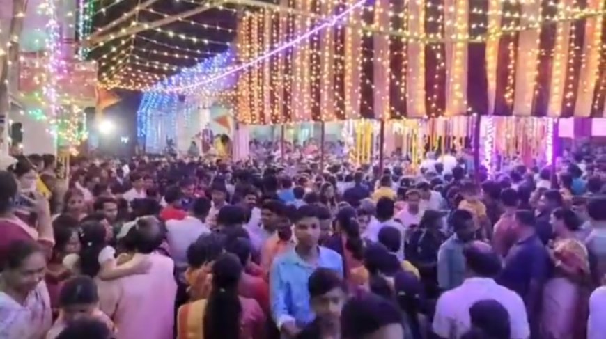 এক রাতের রহস্যময় রক্ষাকালী পুজোয় উৎসবের আবহ, বীরভূমের তাঁতিপাড়া গ্রামে ভক্তদের ঢল