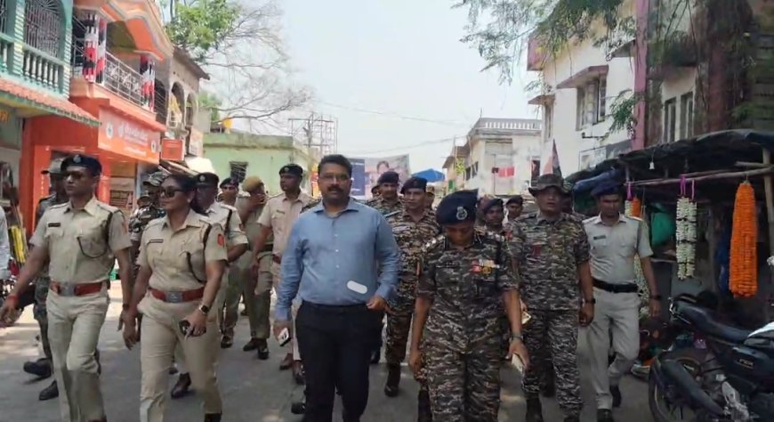 কেন্দ্রীয় বাহিনীকে নিয়ে কেশপুরে রুটমার্চ, ভোটে শান্তির বার্তা জেলা প্রশাসনের