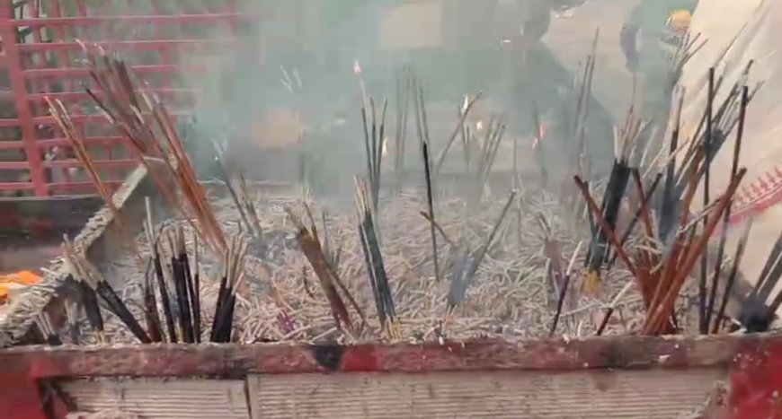 নববর্ষের সূচনায় মন্দিরে ভক্তদের ঢল, শিলিগুড়িতে উৎসবের আবহ