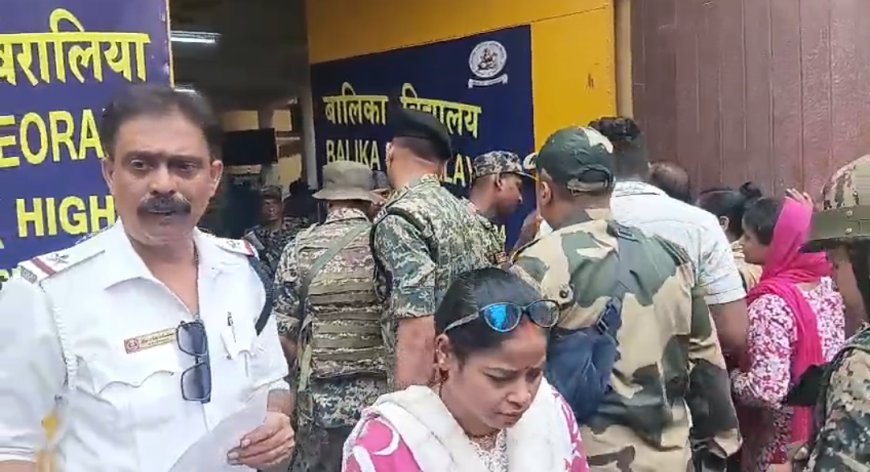 ইভিএম খারাপ ঘিরে উত্তেজনা, বালিতে লাঠিচার্জ-জখম ভোটার, আটক ২