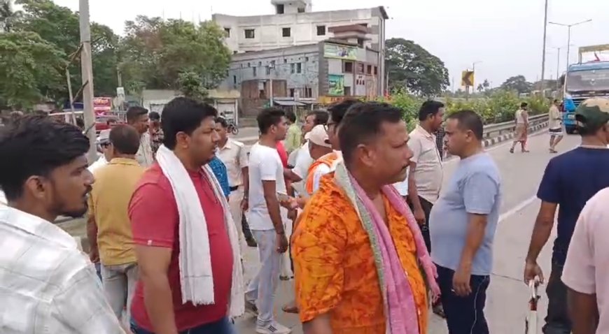 ভোট দিতে গিয়ে 'ভোট হয়ে গেছে'! ক্ষুব্ধ গাড়িচালকদের জাতীয় সড়ক অবরোধ, আত্মঘাতীর হুমকি