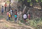 রেলের জমিতে বুলডোজার, কুলটিতে গৃহহীন কয়েক হাজার মানুষ