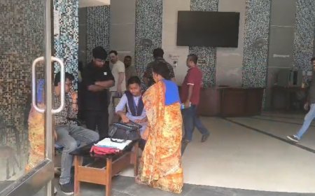 স্বাস্থ্য ভবনে কড়া নিরাপত্তা, ব্যাগ-ফাইল  তল্লাশি শুরু