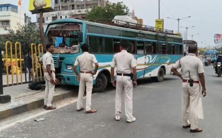মালদায় নিয়ন্ত্রণ হারিয়ে ডিভাইডারে বাসের ধাক্কা, গুরুতর জখম ৩