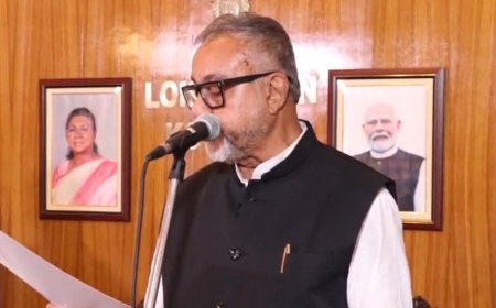 লোকভবনে শপথ নিলেন বর্ষীয়ান বিধায়ক তাপস রায়