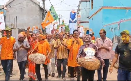বিজেপির অভিনব বিজয় মিছিল, খোল-করতালের তালে মাতলেন কর্মীরা, বিতরণ করা হলো ঝাল-মুড়ি