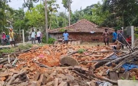 নন্দীগ্রামে অবৈধ নির্মাণে বুলডোজার, গৃহহারা চার পরিবার