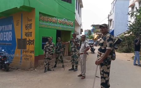 ঘাটালে তৃণমূল সদস্যের ব্যক্তিগত গোডাউন থেকে উদ্ধার বন্যার ত্রাণ সামগ্রী, উত্তেজনা মনসুকায়