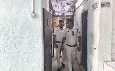 রঘুনাথপুরে প্রোমোটারকে মারধর ও তোলাবাজির অভিযোগে গ্রেপ্তার অমিত চক্রবর্তী ওরফে ননী