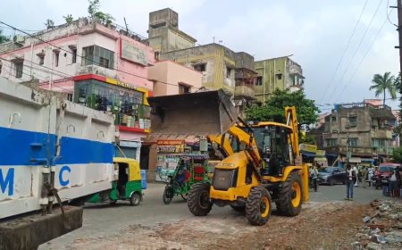 গড়িয়ায় বেআইনি নির্মাণে বুলডোজার, গুঁড়িয়ে দেওয়া হল অবৈধ কাঠামো