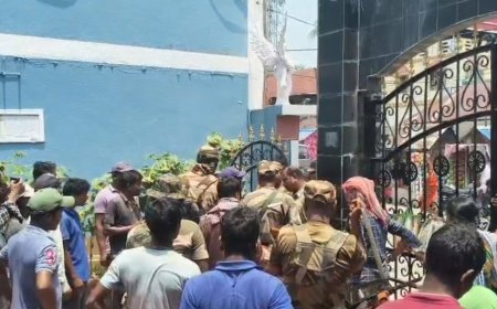 বেতন বৃদ্ধি ও চাকরি স্থায়ীকরণের দাবিতে পৌরসভায় তালা, বিক্ষোভে সামিল প্রায় ৯০ সাফাই কর্মী