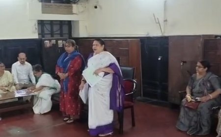 কলকাতা পুরসভায় নজিরবিহীন ঘটনা, অধিবেশন কক্ষের বাইরে কাউন্সিলার্স ক্লাব রুমে অধিবেশন তৃণমূল কাউন্সিলারদের