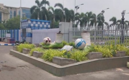 আবারও নদীবাঁধে ধস, সন্দেশখালীর নবাদকাঠিতে আতঙ্ক-রায়মঙ্গল নদীর বাঁধ ভেঙে বড় বিপদের আশঙ্কা