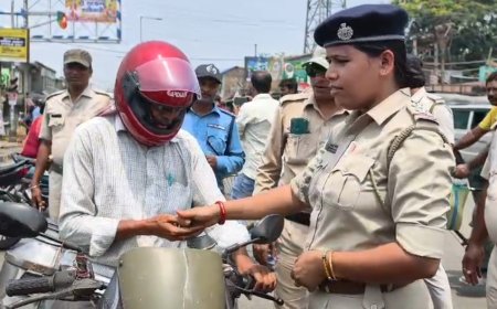 মেছেদায় ট্রাফিক সচেতনতা কর্মসূচি, হেলমেটহীন চালকদের জরিমানা ও সচেতনতার বার্তা