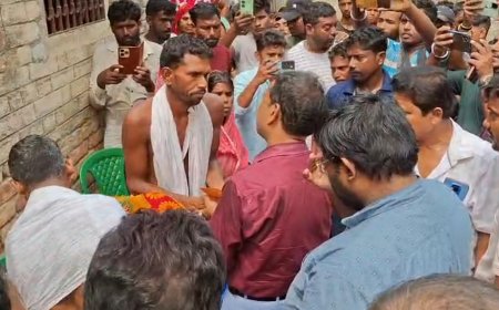 গঙ্গায় ডুবে তিন নাবালিকার মর্মান্তিক মৃত্যু, শোকাহত পরিবারের পাশে মানিকচকের বিজেপি বিধায়ক গৌড়চন্দ্র মণ্ডল