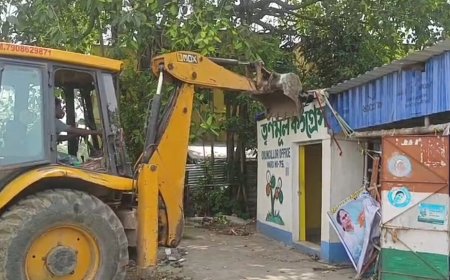 আসানসোলে আবার তৃণমূল পার্টি অফিসে বুলডোজার, ভাঙল সেল কর্তৃপক্ষ