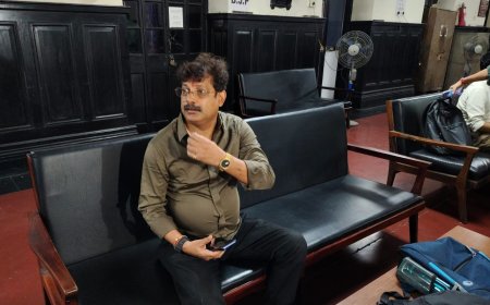 কলকাতা পুরসভায় ফের ভাঙনের ইঙ্গিত, পদ ছাড়ছেন দুই তৃণমূল নেতা